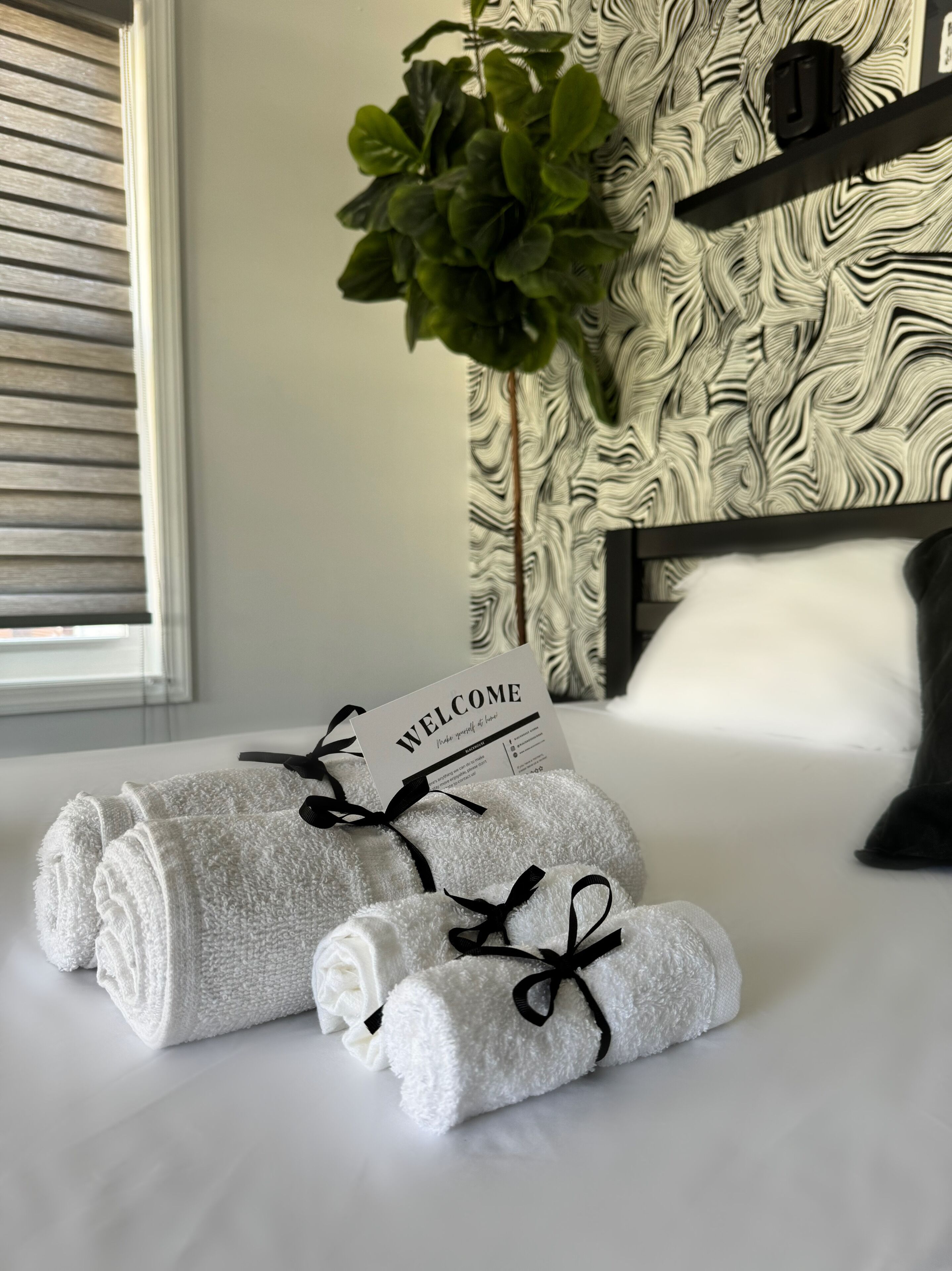 6 bedrooms, desk, iron/ironing board, travel cot