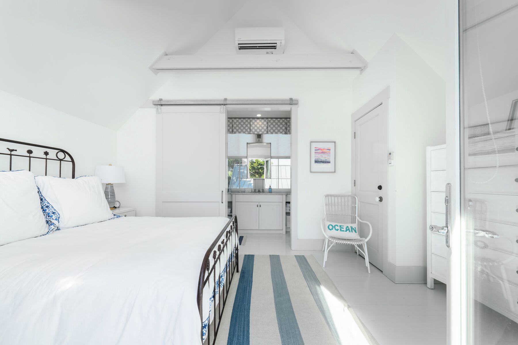 3 bedrooms, desk, iron/ironing board, travel crib