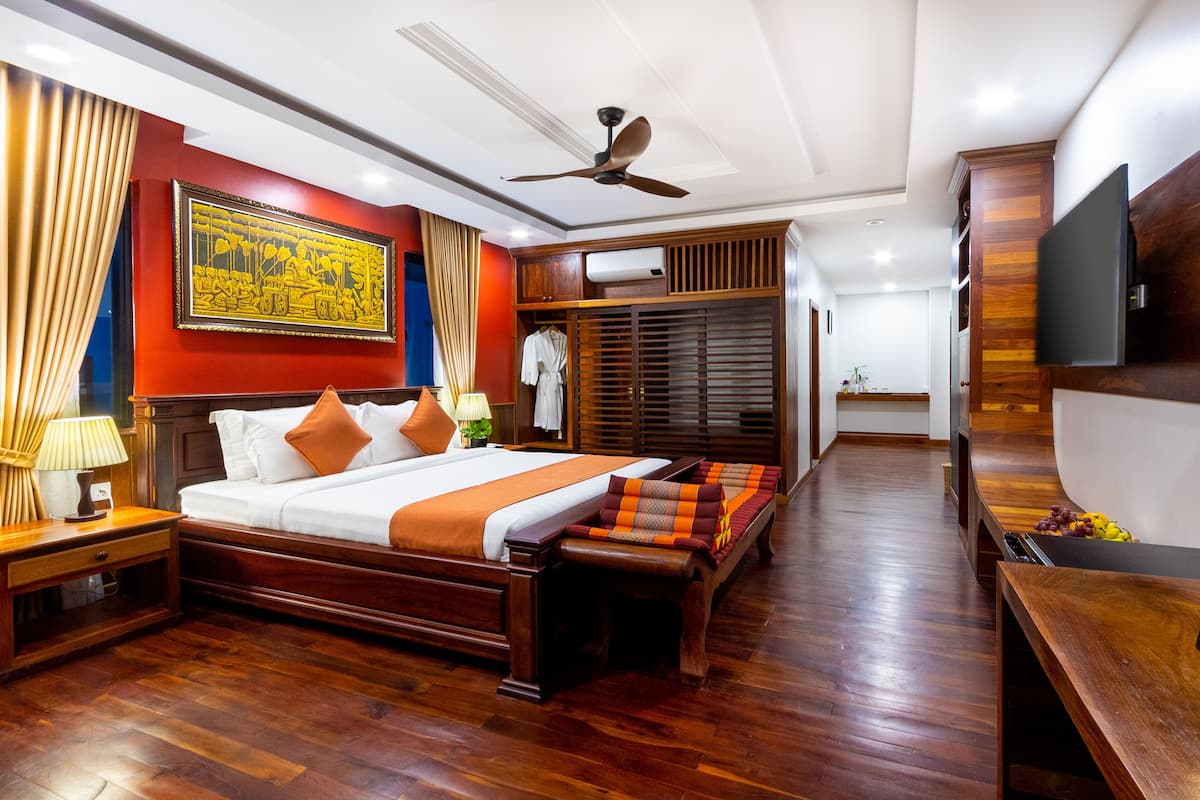 Le Vert Suite With Balcony, City View-Free Pickup at Bus Station | 埃及棉床單、高級寢具、迷你吧、書桌