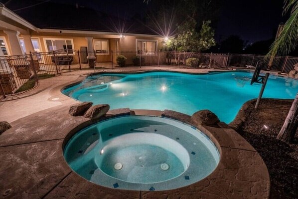 Outdoor pool, a heated pool - Gilbert Royalty-Heated Pool, Spa, Home Theater
(Gilbert)
