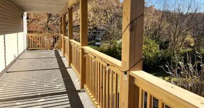 Renovated Covington Home Near Devou w/ King Bed, 5 minutes to Downtown Cincy!