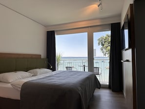 Caja de seguridad en la habitación y cortinas blackout