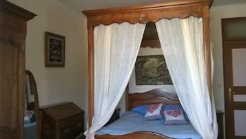 1 slaapkamer, een strijkplank/strijkijzer, gratis wifi, beddengoed