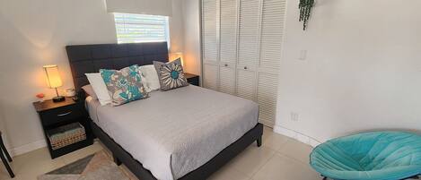 1 室のベッドルーム、WiFi (無料)、ベッドシーツ