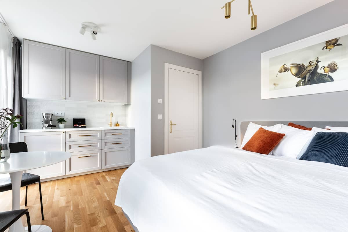Studio, 1 Queen Bed, Terrace