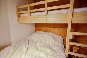 1 habitación, tabla de planchar con plancha y wifi 