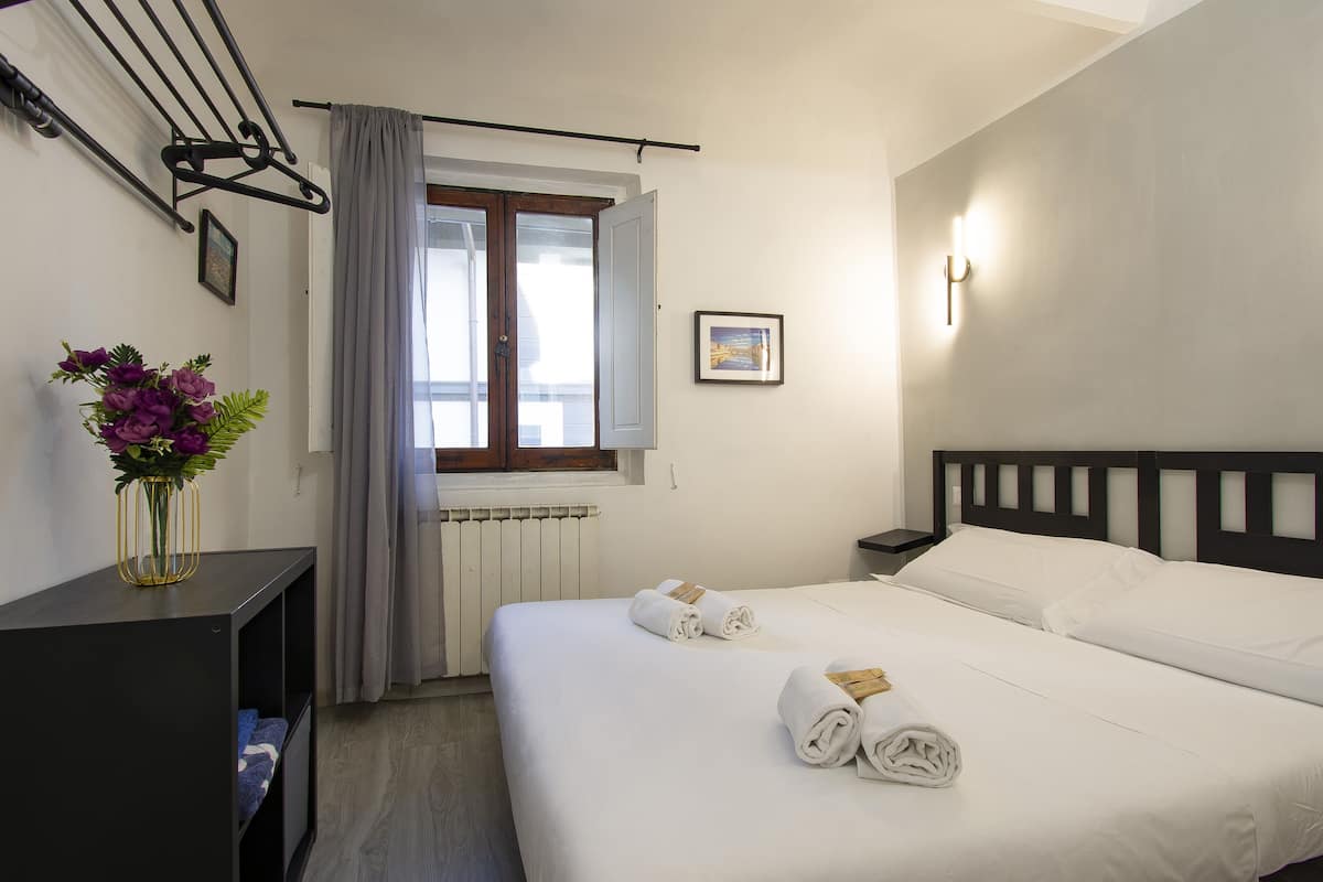Deluxe Suite | 1 bedroom, iron/ironing board, free WiFi