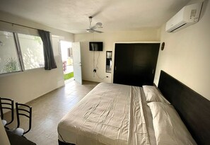 1 bedroom, iron/ironing board, WiFi, bed sheets - Perfect and Quiet Studio in the Center, Few steps to the beach and 5 Avenue. (Playa del Carmen)