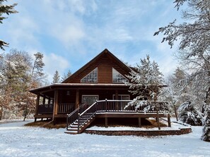 Exterior - Cozy Log Cabin with fireplace, pool table, deck, and spacious kitchen!  (Nekoosa)