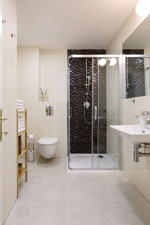 Shower, free toiletries, hair dryer, towels - TurnKey | National Museum Apartments (Prague)
