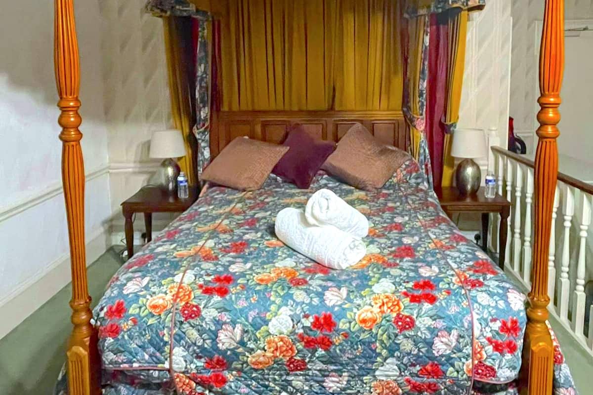 Comfort Room | Free WiFi, bed sheets