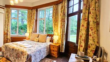 Comfort Room | Free WiFi, bed sheets