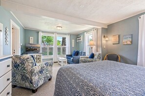 6 bedrooms, free WiFi - Beautiful Inn, Lighthouse Landing. Sleeps 18-20 (Ogunquit)