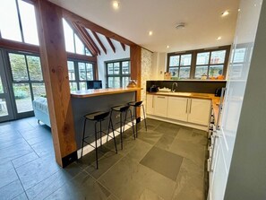 Interior - The Engine House, Stylish Heritage 2 bedroom Cornish Gem (Truro)