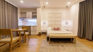1 Schlafzimmer, Zimmersafe, Schreibtisch, Bügeleisen/Bügelbrett