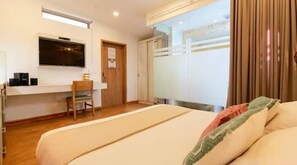 1 Schlafzimmer, Zimmersafe, Schreibtisch, Bügeleisen/Bügelbrett