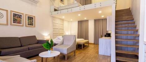 Una Smart TV, un reproductor estéreo