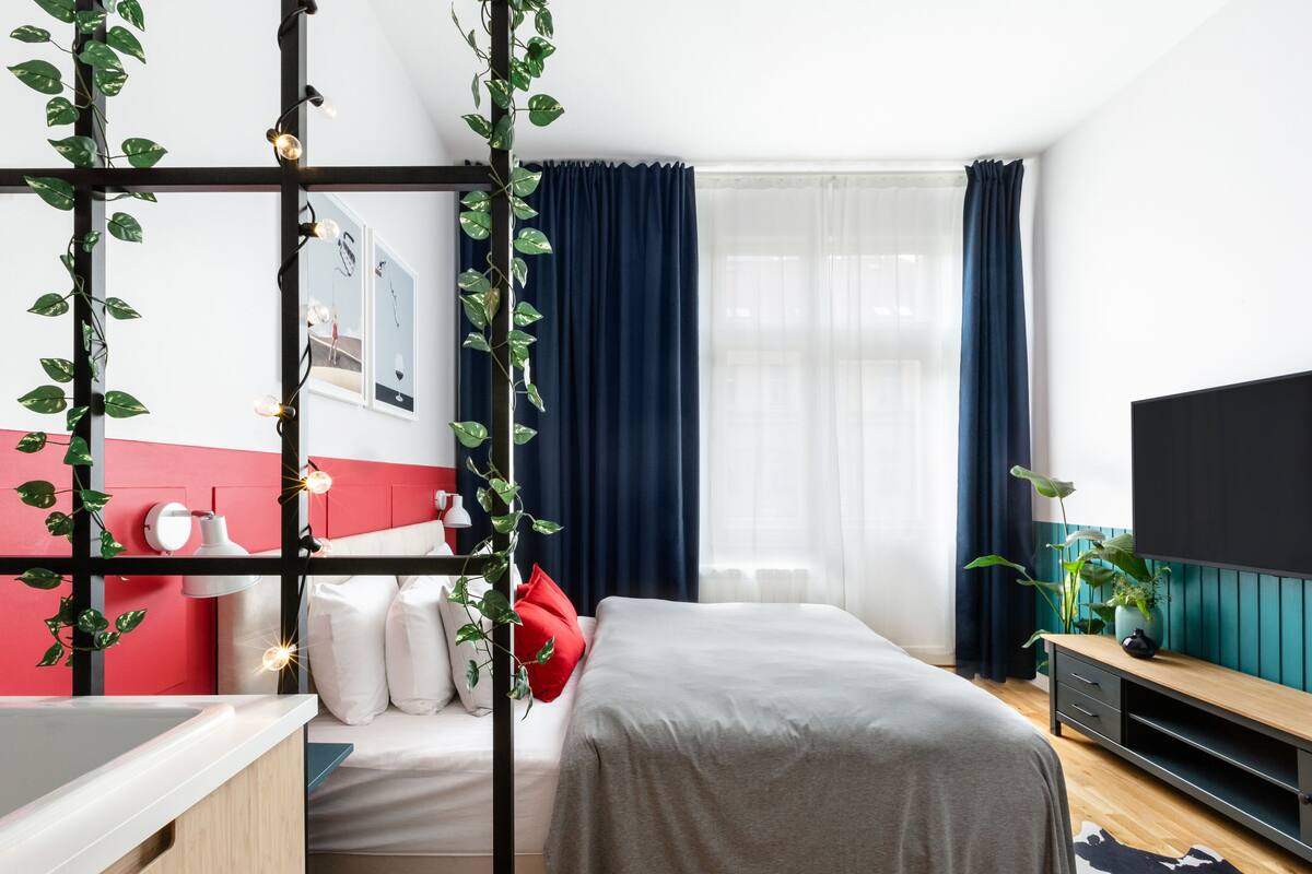 Studio, 1 Queen Bed, Non Smoking, Balcony