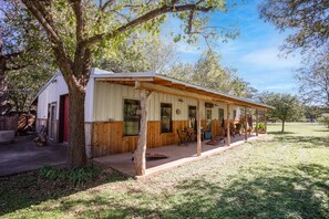 Exterior - Runnin' Bird Haus Waco Magnolia (Waco)