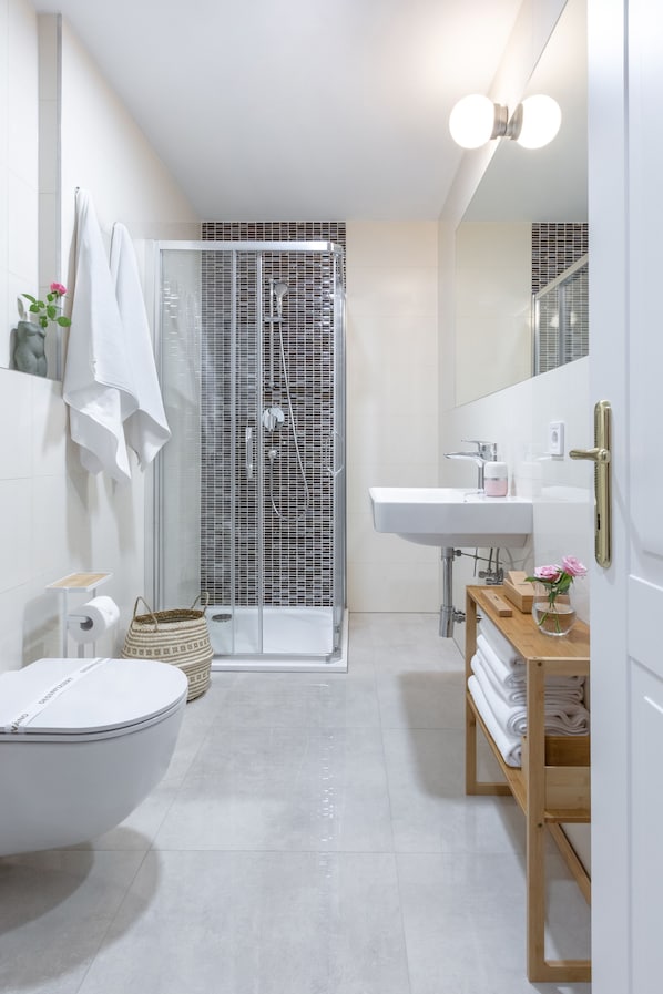 Shower, free toiletries, hair dryer, towels