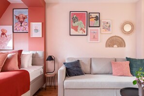 Studio, Non Smoking | Individually decorated, individually furnished, iron/ironing board