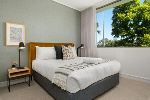 2 bedrooms, iron/ironing board, Internet, bed sheets - Comfort Living in Green Point Apartment , Pool (Cape Town)