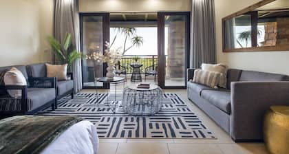 Luxury Suite within The Capital , Private Beach