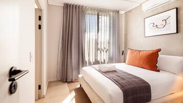 1 dormitorio, caja fuerte, tabla de planchar con plancha y Internet