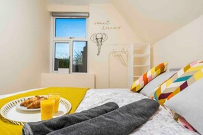 2 slaapkamers, een strijkplank/strijkijzer, wifi, beddengoed