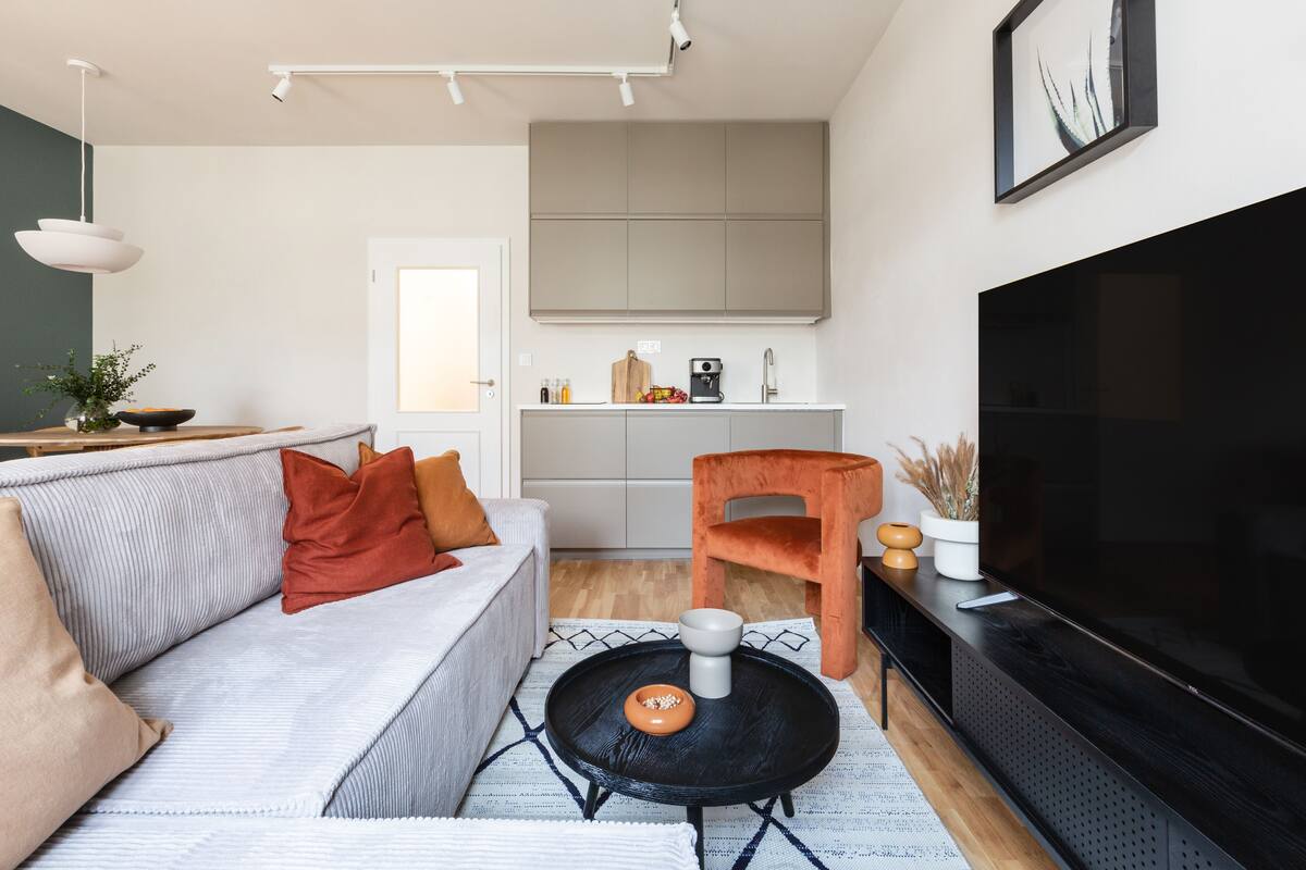 2 bedrooms, individually decorated, individually furnished