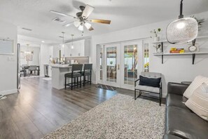 Smart TV - Spacious Pool Home I Beach Family Getaway (Largo)