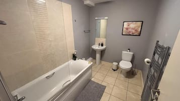 Family Apartment | Bathroom | Shower, towels
