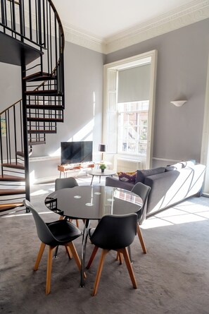 Studio, 1 Double Bed with Sofa bed | Living area