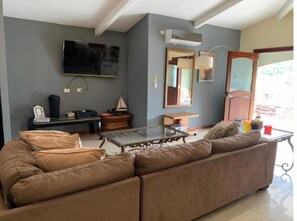 Smart-TV, Videospiele, Bücher, Videothek