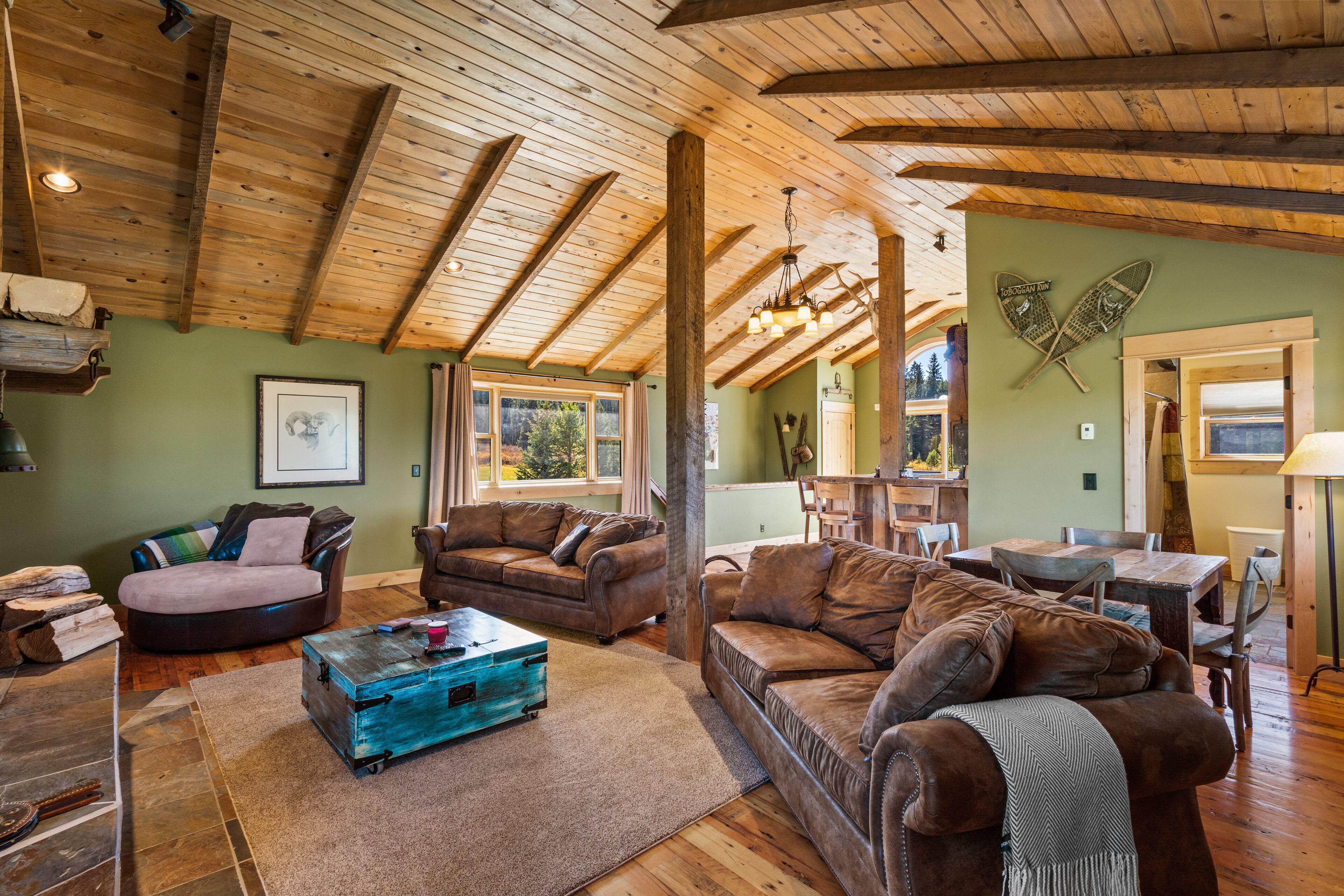 2br · Mountain Views · 7 Min To Yellowstone · Bunk House Big House - West Yellowstone, MT