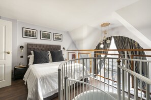 Basic Apartment, 1 King Bed - Beautiful One Bed Apartment In East London (London)