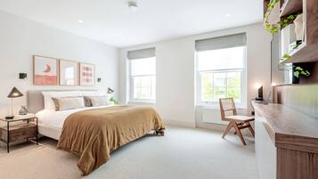 Departamento básico, varias camas | 2 habitaciones, escritorio y espacio para trabajar con laptop