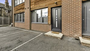 Basic Apartment, 1 Queen Bed | Point of interest - Chic and Contemporary Retreat in Brentford (Brentford)
