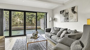 Basic Apartment, 1 Queen Bed | Living area - Chic and Contemporary Retreat in Brentford (Brentford)