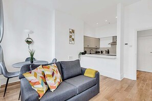 Living room - Contemporary Oasis in Paddington II (London)