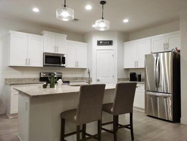 Fridge, microwave, oven, stovetop - North scottsdale Serenity Escape (Scottsdale)