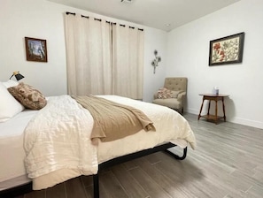 3 slaapkamers, een bureau, gratis wifi, beddengoed