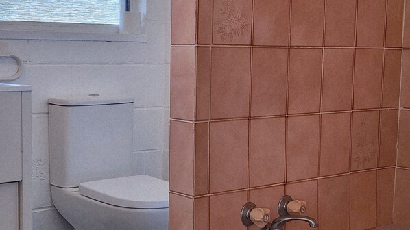 Shower, hair dryer - Fun on Foam Cape Paterson (Cape Paterson)