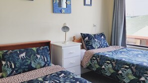 4 bedrooms, iron/ironing board