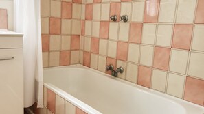 Shower, hair dryer - Fun on Foam Cape Paterson (Cape Paterson)