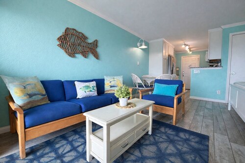 Walk to Sandfest, Shared Pools, Boardwalk to the Beach