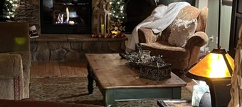 Secluded and Cozy Townhome at Tripp Lake