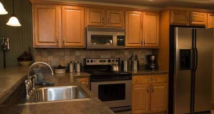 Secluded and Cozy Townhome at Tripp Lake