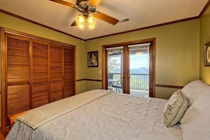 5 slaapkamers, een bureau, een strijkplank/strijkijzer, gratis wifi