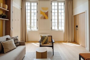 Appartement : Chambre + dortoir 4 lits | Sengetøy av topp kvalitet, individuelt dekorert og blendingsgardiner